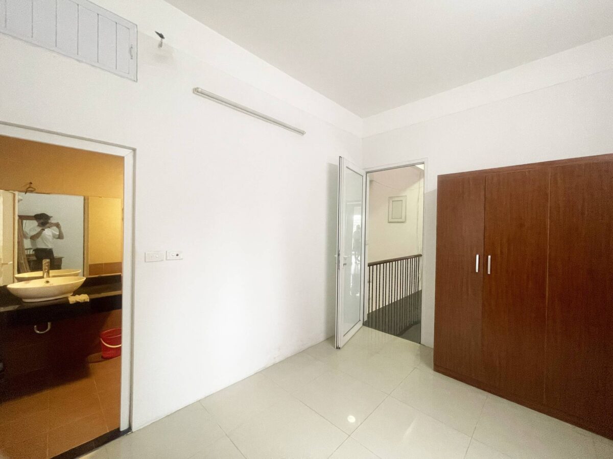 Beautiful & Modern 4BRs house in Tay Ho for rent (32)