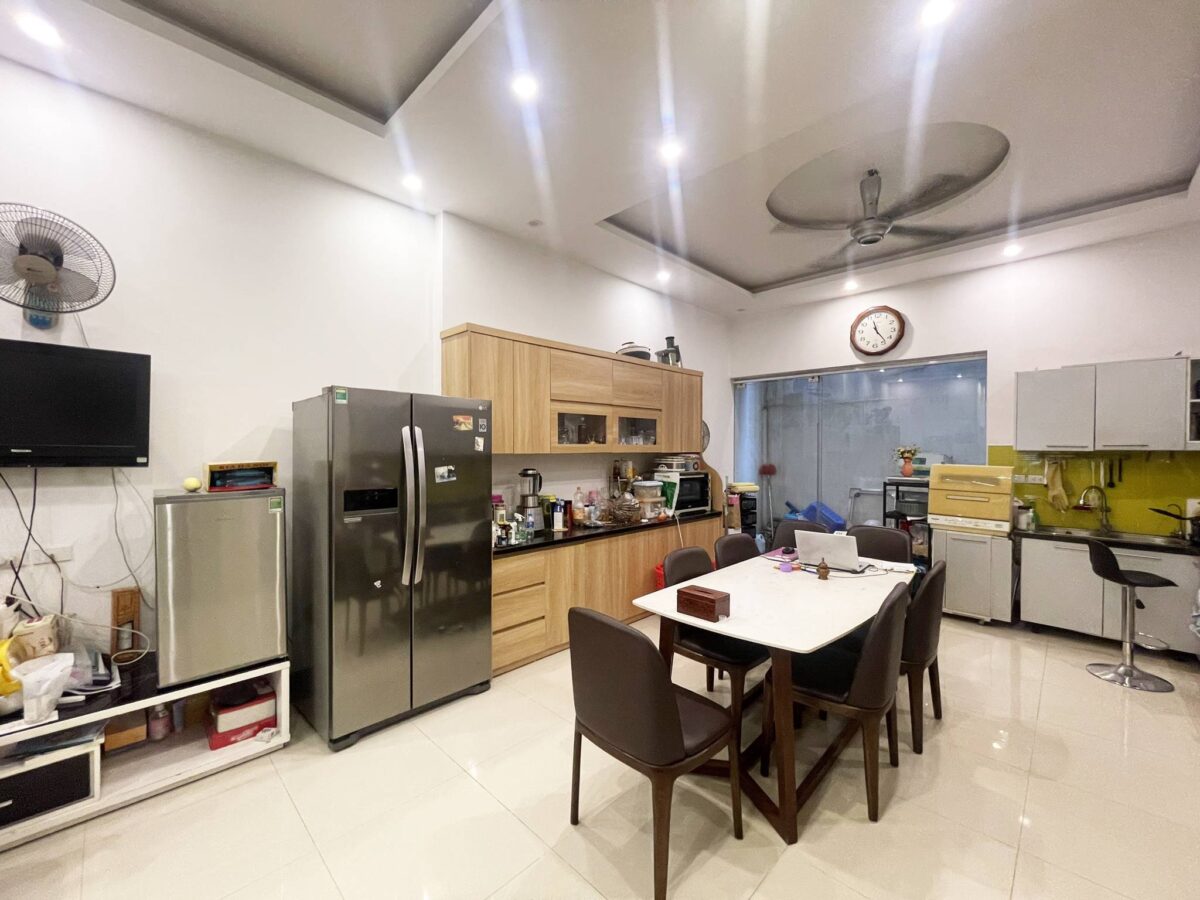 Beautiful & Modern 4BRs house in Tay Ho for rent (9)