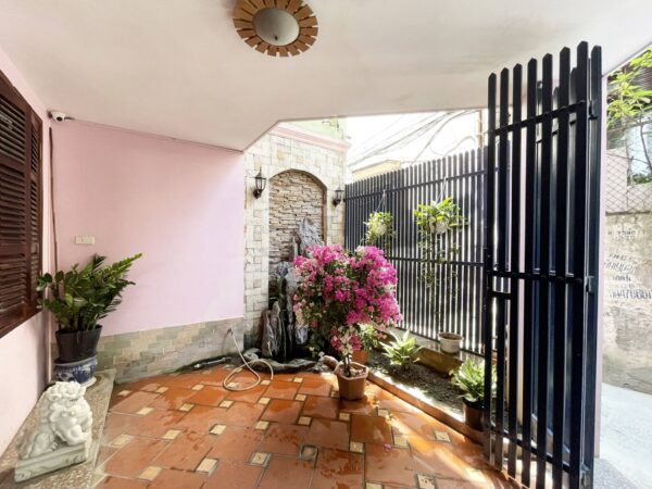 Cheap 3-bedroom house for rent in Au Co, Tay Ho, Hanoi (2)