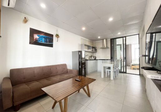 Dreamy lake-view penthouse with large balcony for rent in Dang Thai Mai (1)