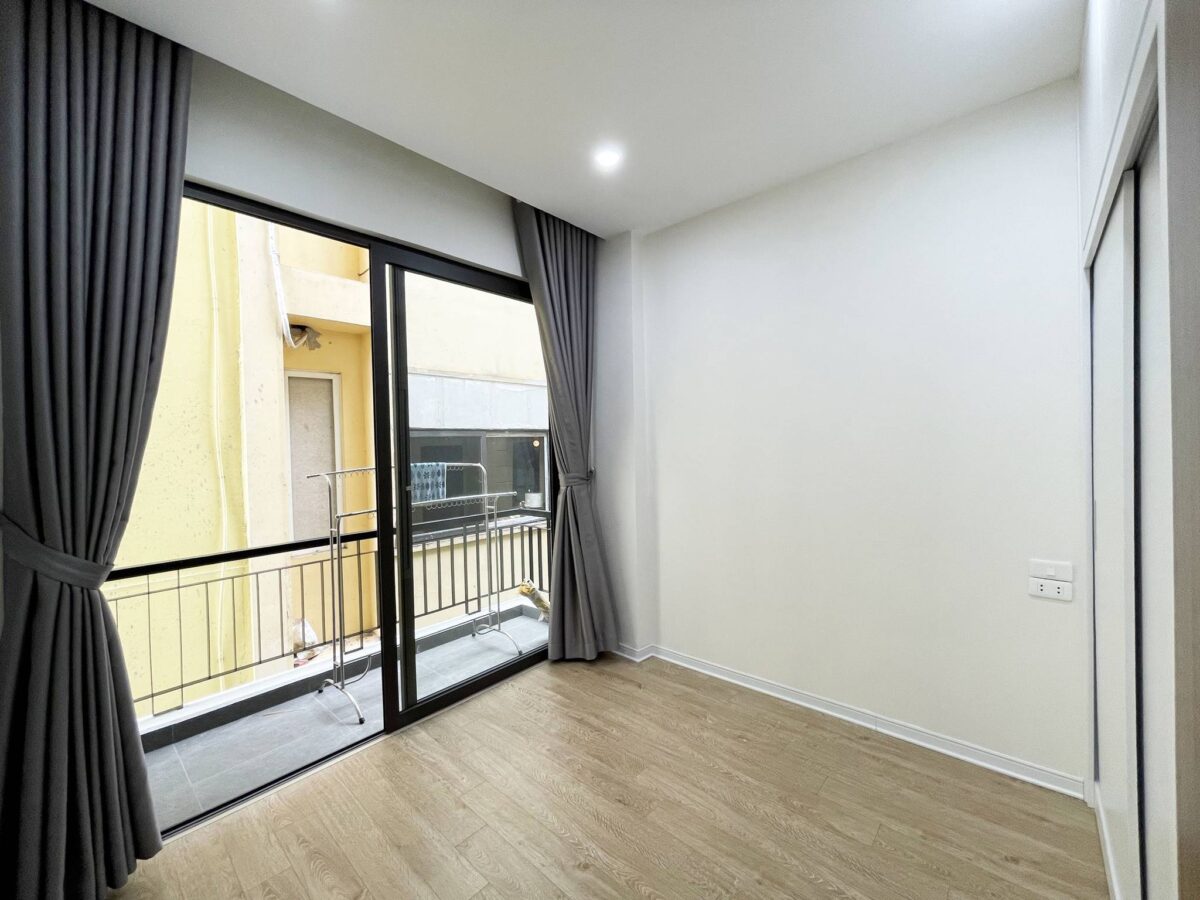 Very cheap 2BRs apartment for rent in Thuy Khue, opposite Thu Cuc hospital (10)