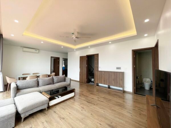 Bright 3BRs apartment for rent in Dang Thai Mai, Tay Ho, Hanoi (1)