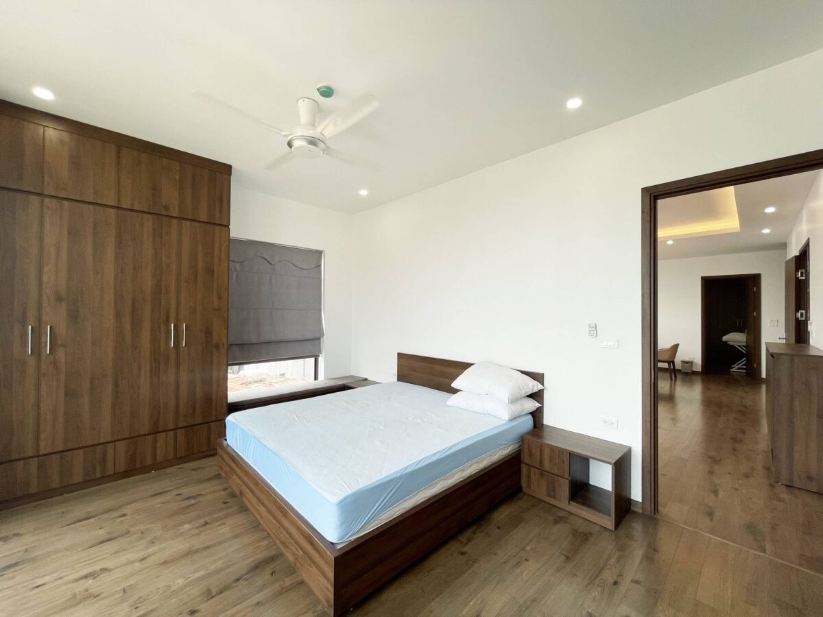 Bright 3BRs apartment for rent in Dang Thai Mai, Tay Ho, Hanoi (18)