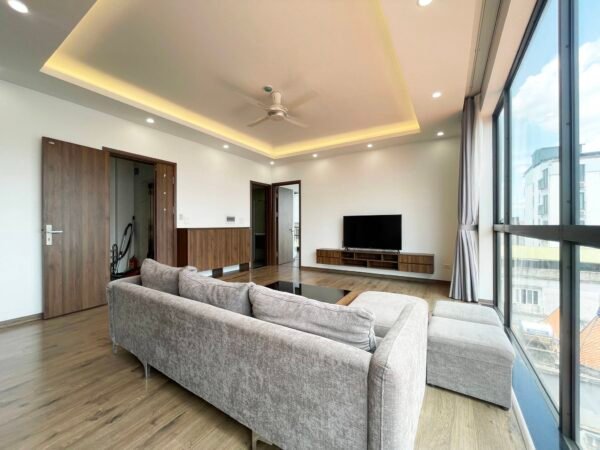 Bright 3BRs apartment for rent in Dang Thai Mai, Tay Ho, Hanoi (2)