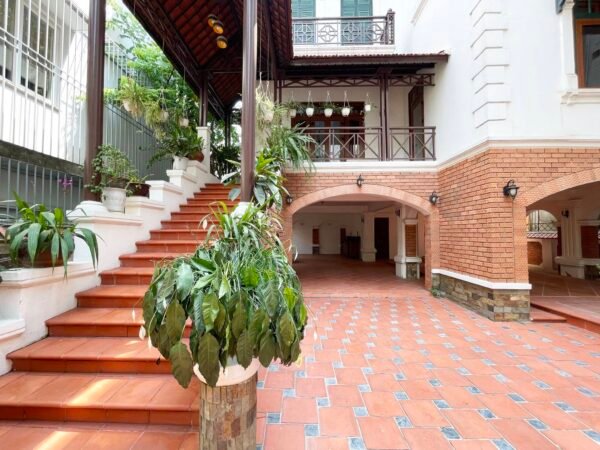 Enormous 4BRs villa for rent in Westlake, Hanoi (2)