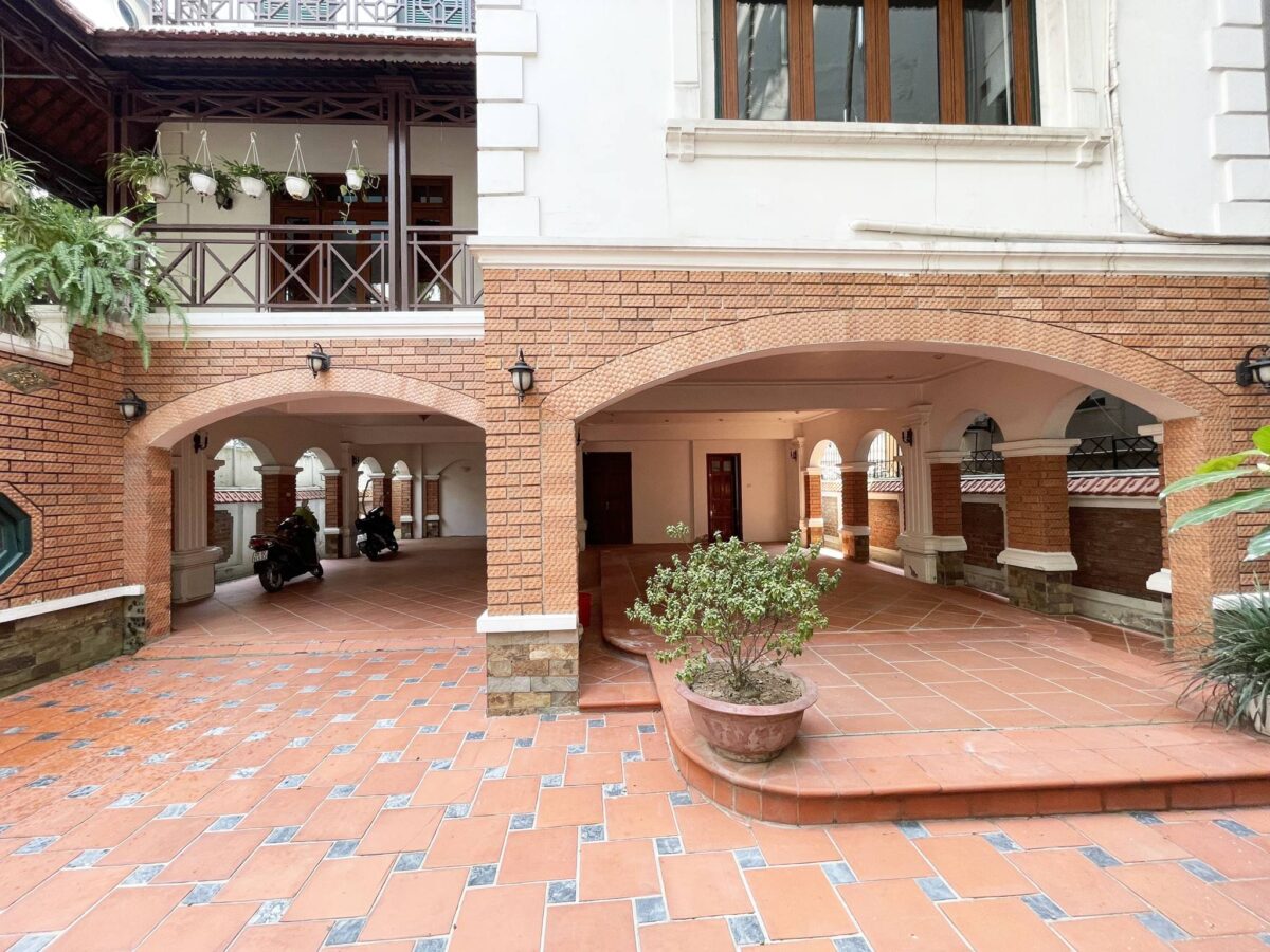 Enormous 4BRs villa for rent in Westlake, Hanoi (3)