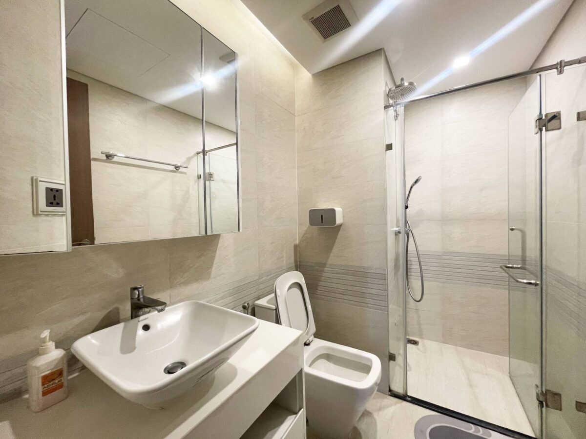 Lavish 3BRs apartment for rent in Vinhomes Metropolis (12)