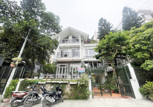 Tay Ho luxury villa for rent - Swimming pool, garage, direct view of West lake (1)
