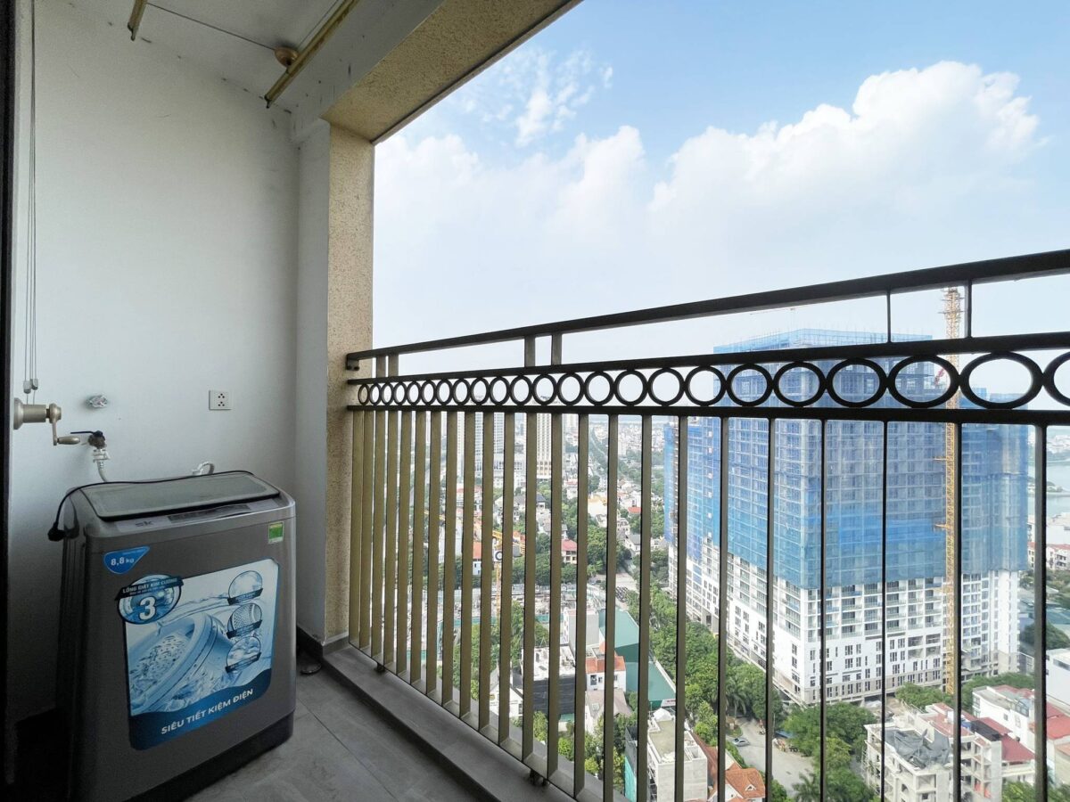 Amazing lake-view 3BRs apartment for rent at D' El Dorado (22)