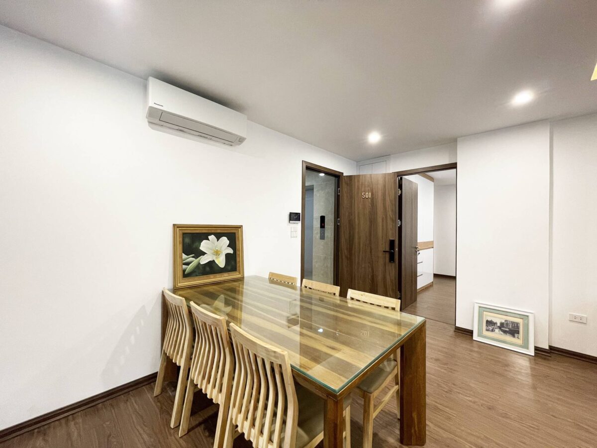 Big 2-bedroom apartment for rent in Xuan Dieu, Tay Ho, Hanoi (5)