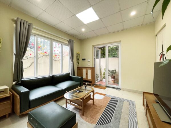 Cheap 3BRs3BATHs house for rent in Dang Thai Mai, Tay Ho, Hanoi (2)