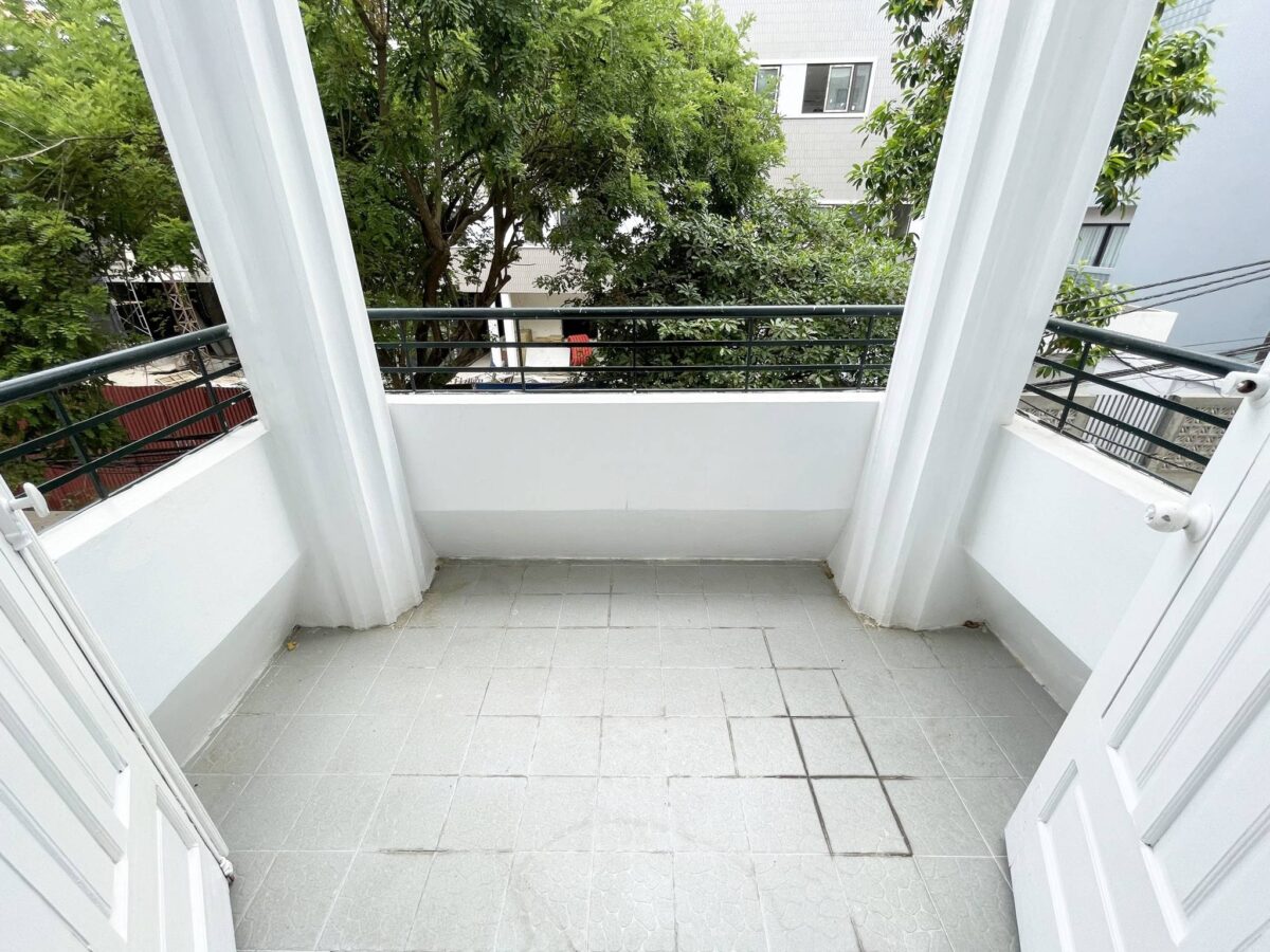 Well-renovated 5BRs unfurnished house in To Ngoc Van for rent (13)