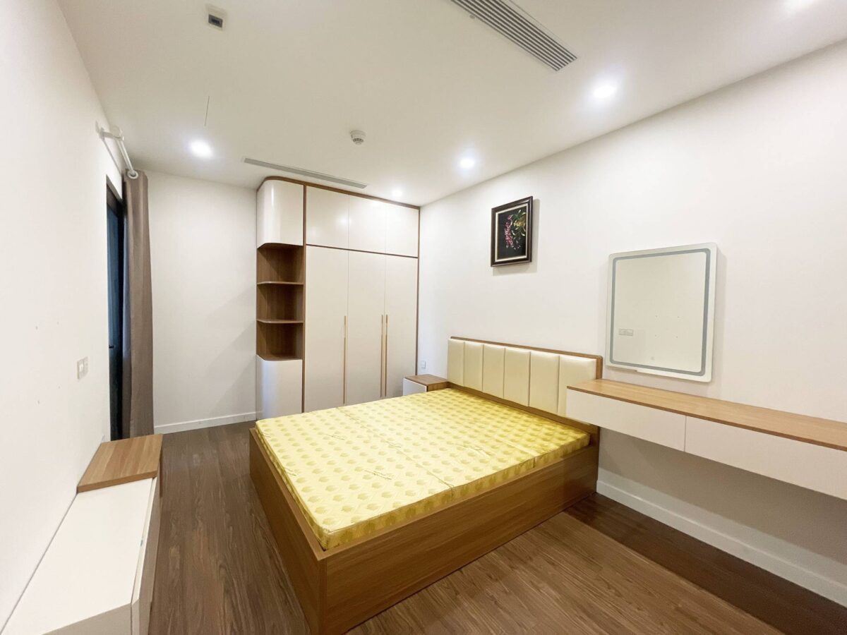 Cheap 3-bedroom apartment for rent in S1 Sunshine City (11)