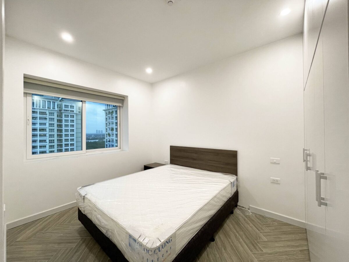 Marvelous 3-bedroom apartment in E1 Ciputra for rent (17)