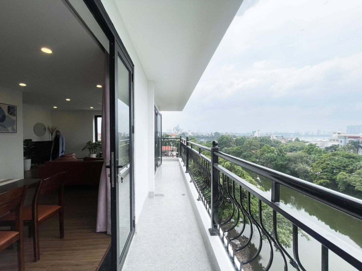 Open lake-view 2BRs120SQM apartment for rent on Tu Hoa Street (24)