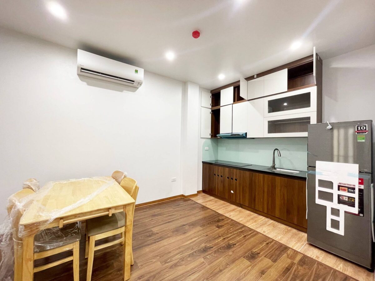 Very cheap 3BRs apartment for rent in Xuan Dieu at only 700 USD per month (3)