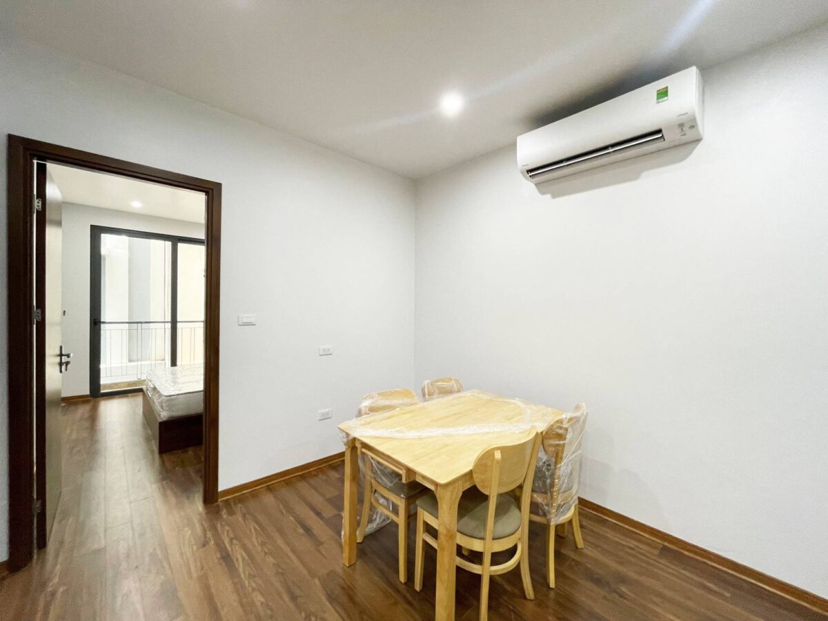 Very cheap 3BRs apartment for rent in Xuan Dieu at only 700 USD per month (4)