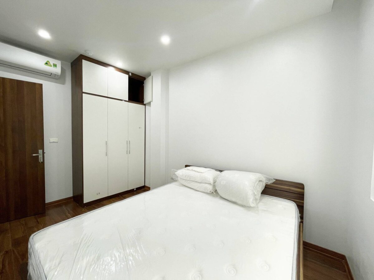 Very cheap 3BRs apartment for rent in Xuan Dieu at only 700 USD per month (7)