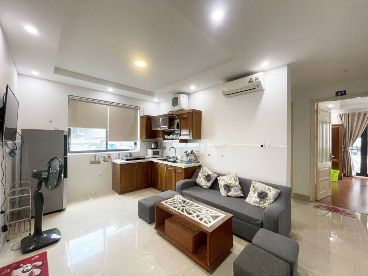 Cheap 3BRs4BATHs apartment for rent in Tu Hoa, Tay Ho, Hanoi (1)