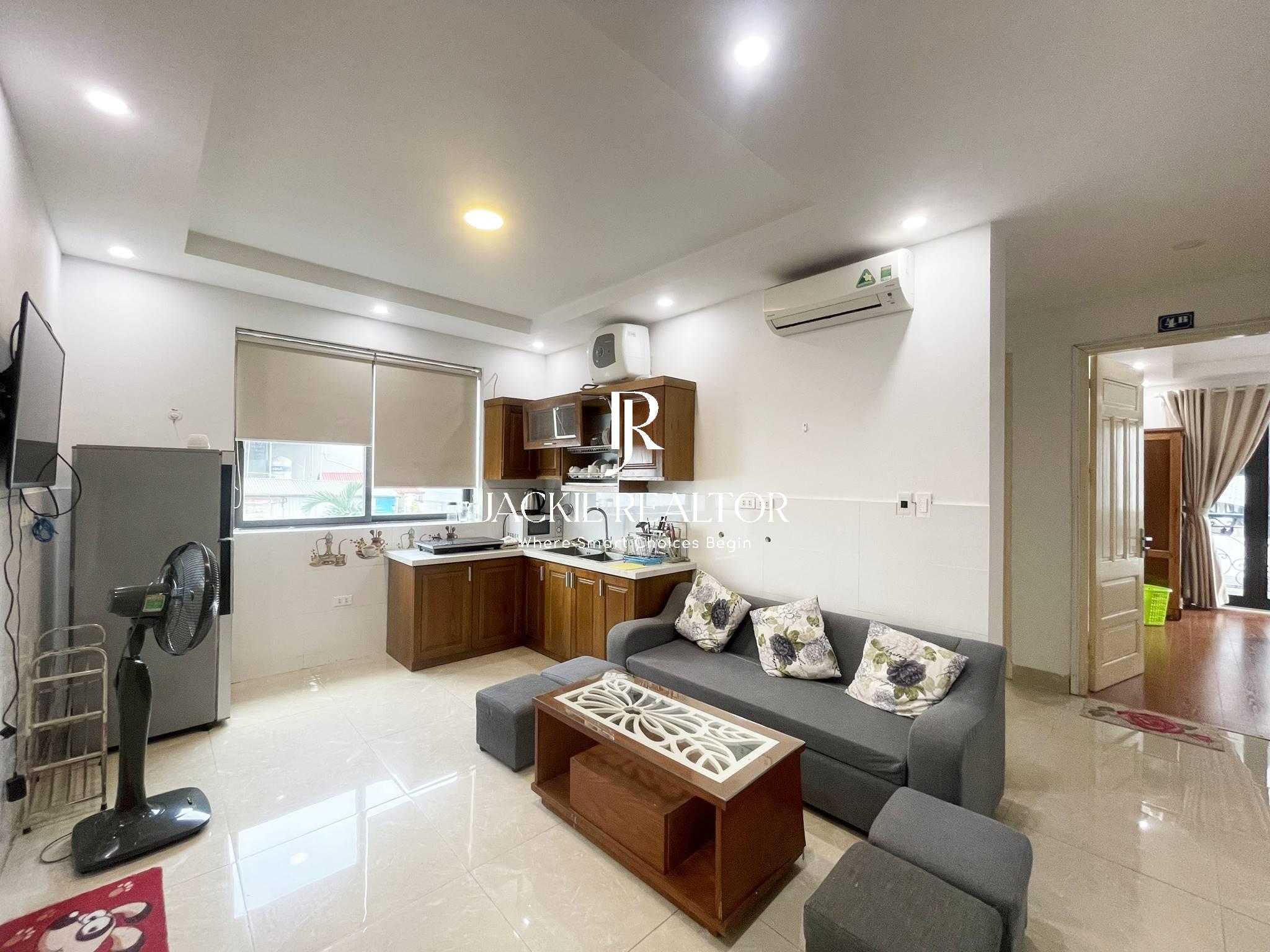 Cheap 3BRs4BATHs apartment for rent in Tu Hoa, Tay Ho, Hanoi (1)