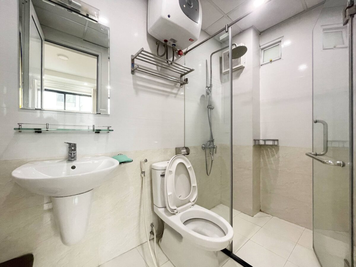 Cheap 3BRs4BATHs apartment for rent in Tu Hoa, Tay Ho, Hanoi (7)