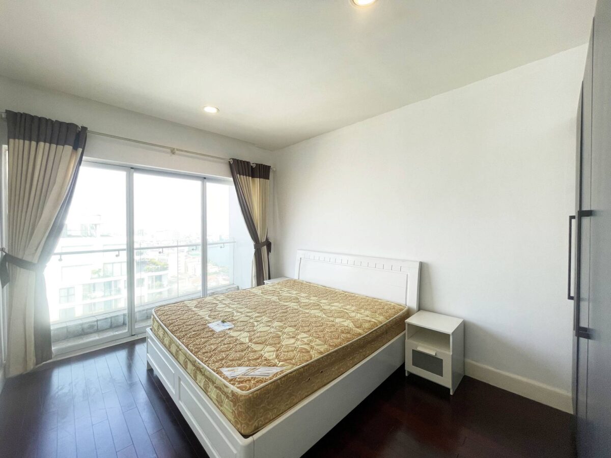 Spacious 4BRs lake-view apartment for rent in Golden Westlake (26)