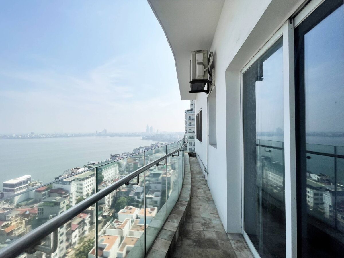 Spacious 4BRs lake-view apartment for rent in Golden Westlake (35)