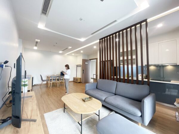Airy 3 bedrooms for rent in Vinhomes Metropolis Lieu Giai (1)