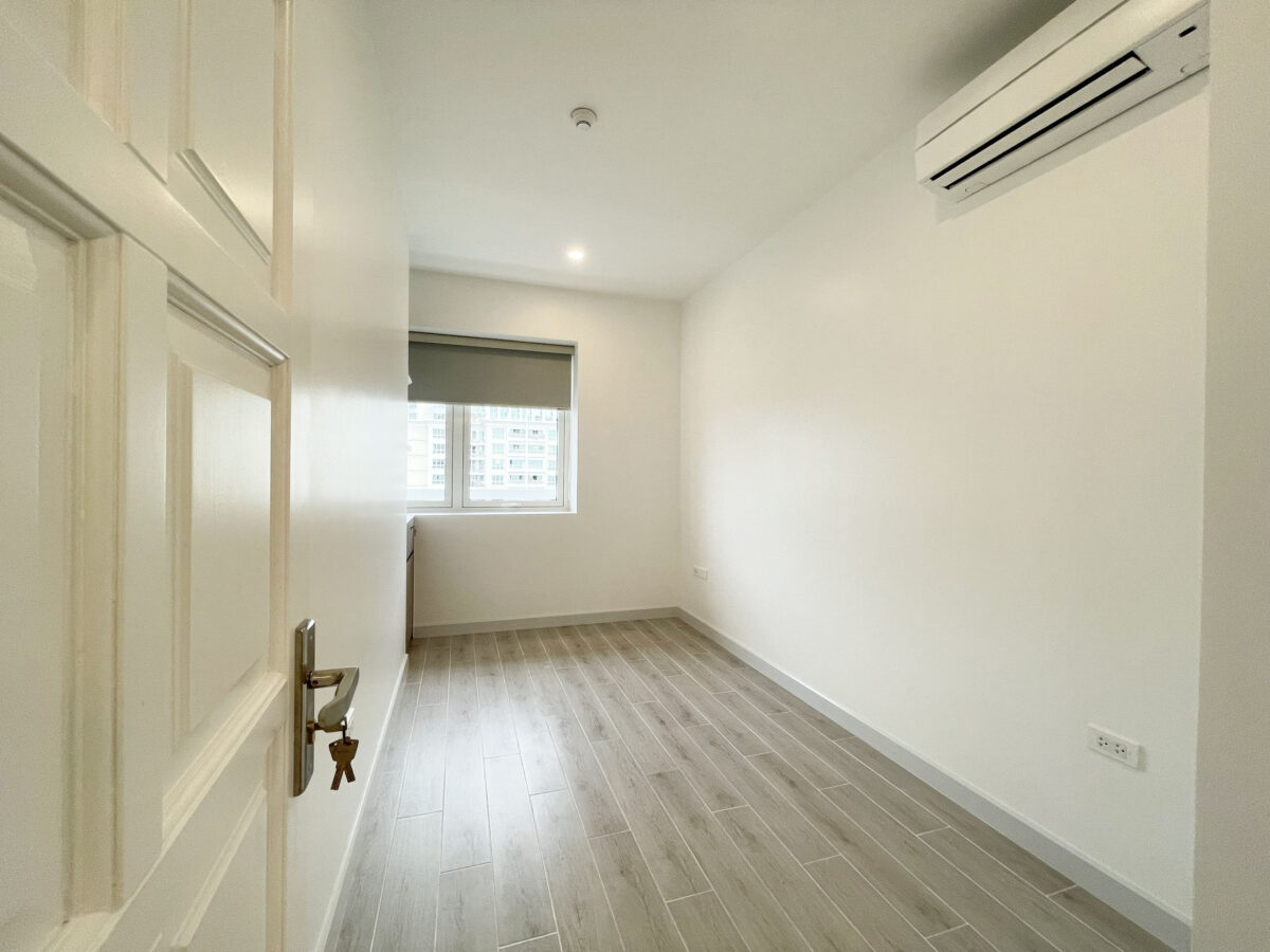 Awesome 3-bedroom apartment for rent at E1 Ciputra building (30)