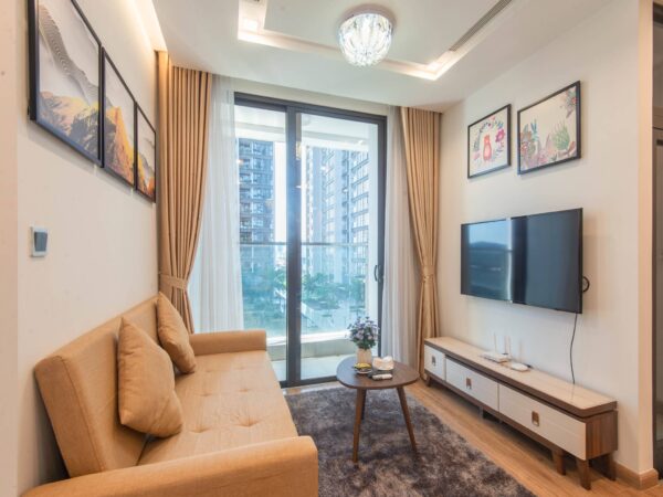 Clean & neat 1 bedroom in Vinhomes Metropolis for rent (2)