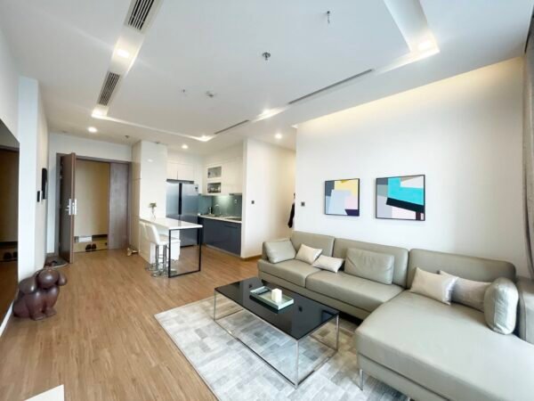 Comfortable 2-bedroom apartment in Vinhomes Metropolis for rent (1)