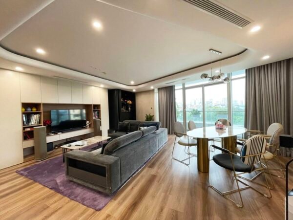 Lavish lake-view3BRs apartment in Watermark for rent (2)