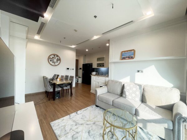 Opulent 2BHK apartment in Vinhomes Metropolis, M2 building for rent (1)