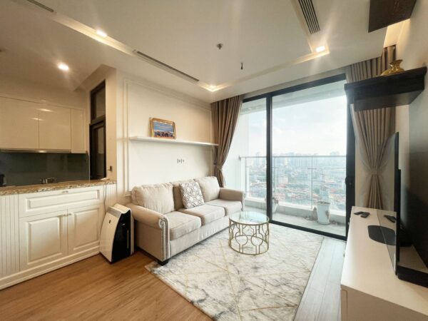 Opulent 2BHK apartment in Vinhomes Metropolis, M2 building for rent (2)