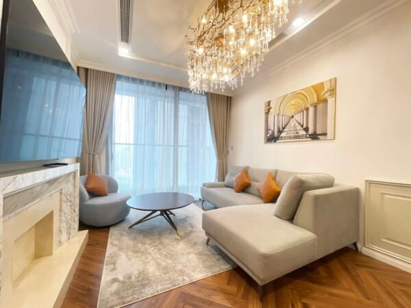 Royal-style 3BRs Vinhomes Metropolis apartment for rent (2)