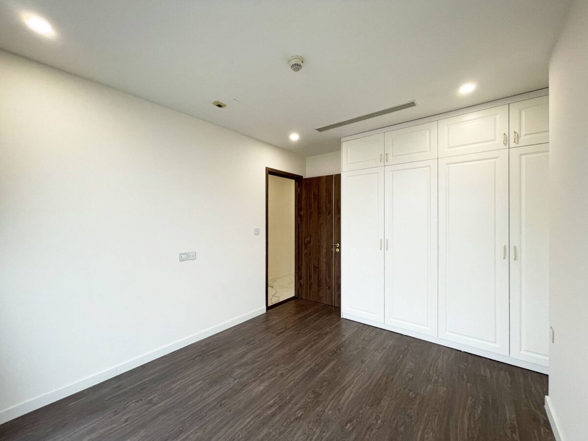 Bright 3-bedroom corner apartment in S4 Sunshine City for rent (14)