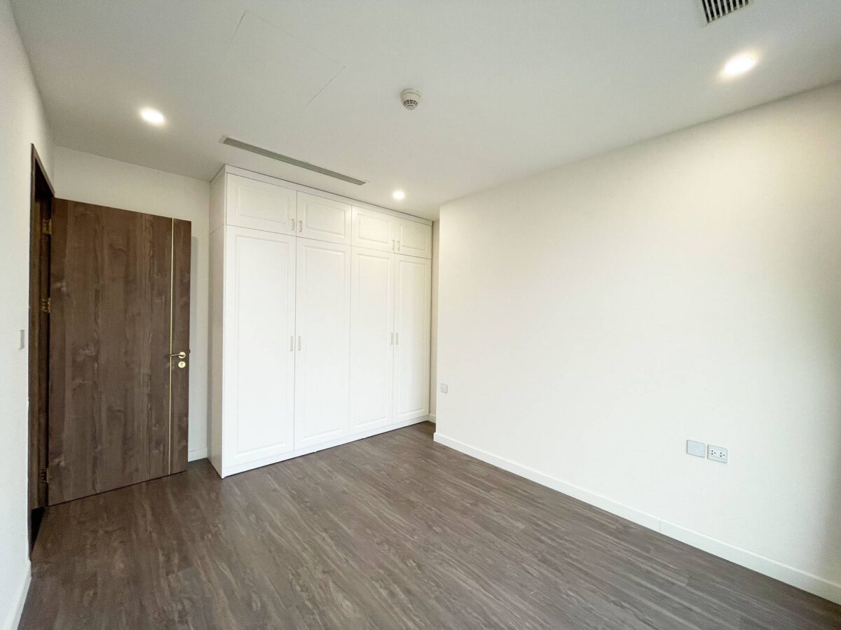 Bright 3-bedroom corner apartment in S4 Sunshine City for rent (15)