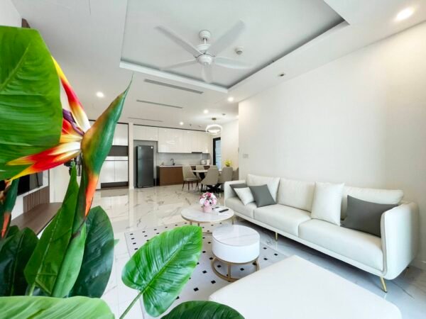 Elegant 3-bedroom apartment in S3 Sunshine City for rent (1)