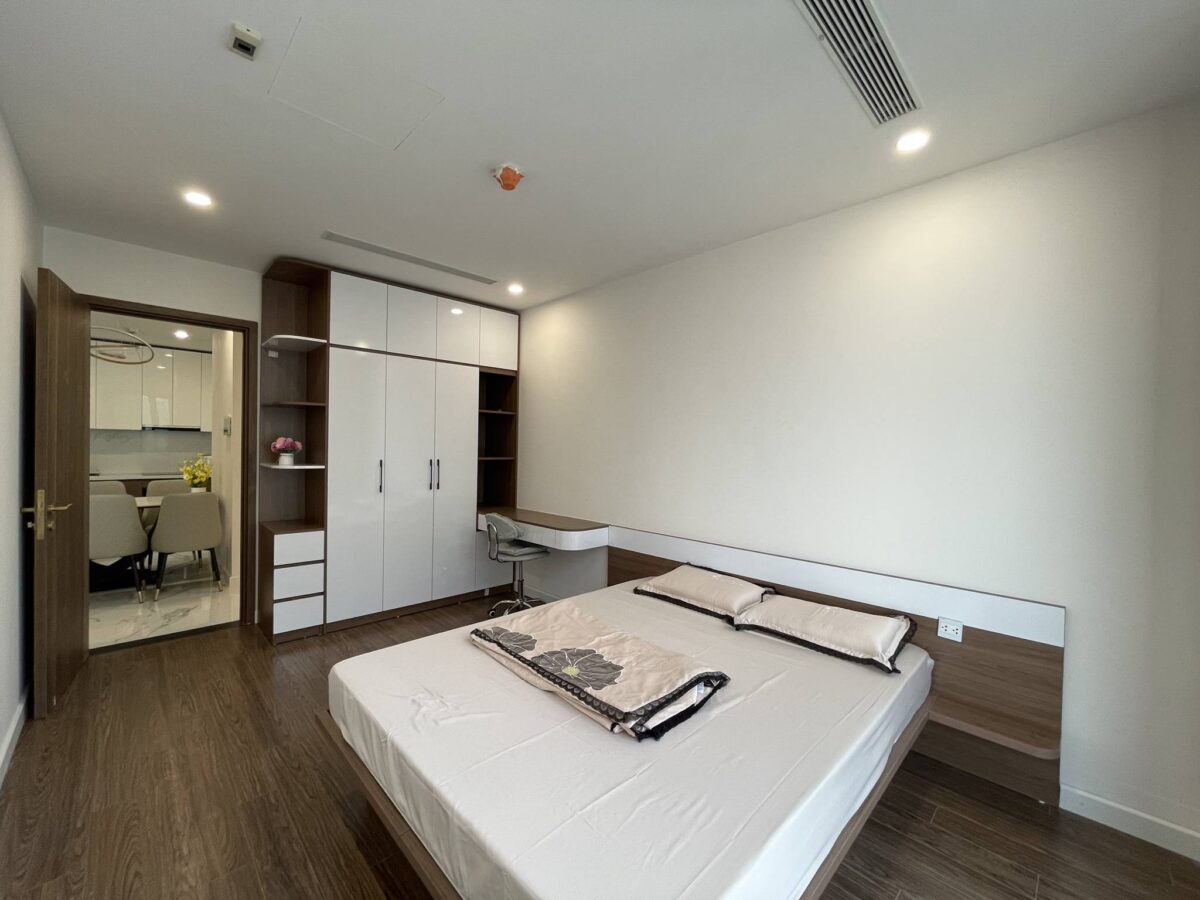 Elegant 3-bedroom apartment in S3 Sunshine City for rent (10)