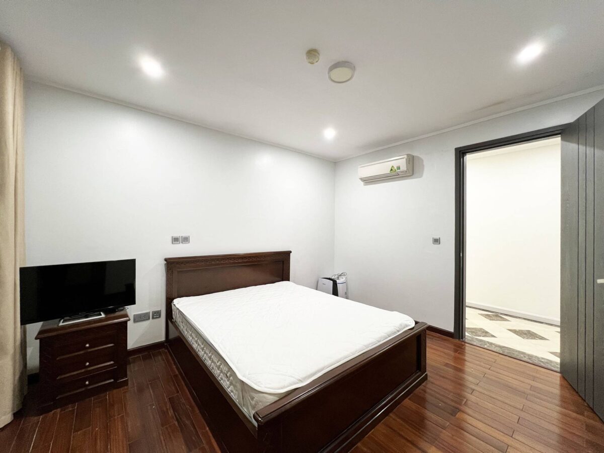 Well-renovated 4BRs267SQM apartment for rent in L2 Ciputra (22)