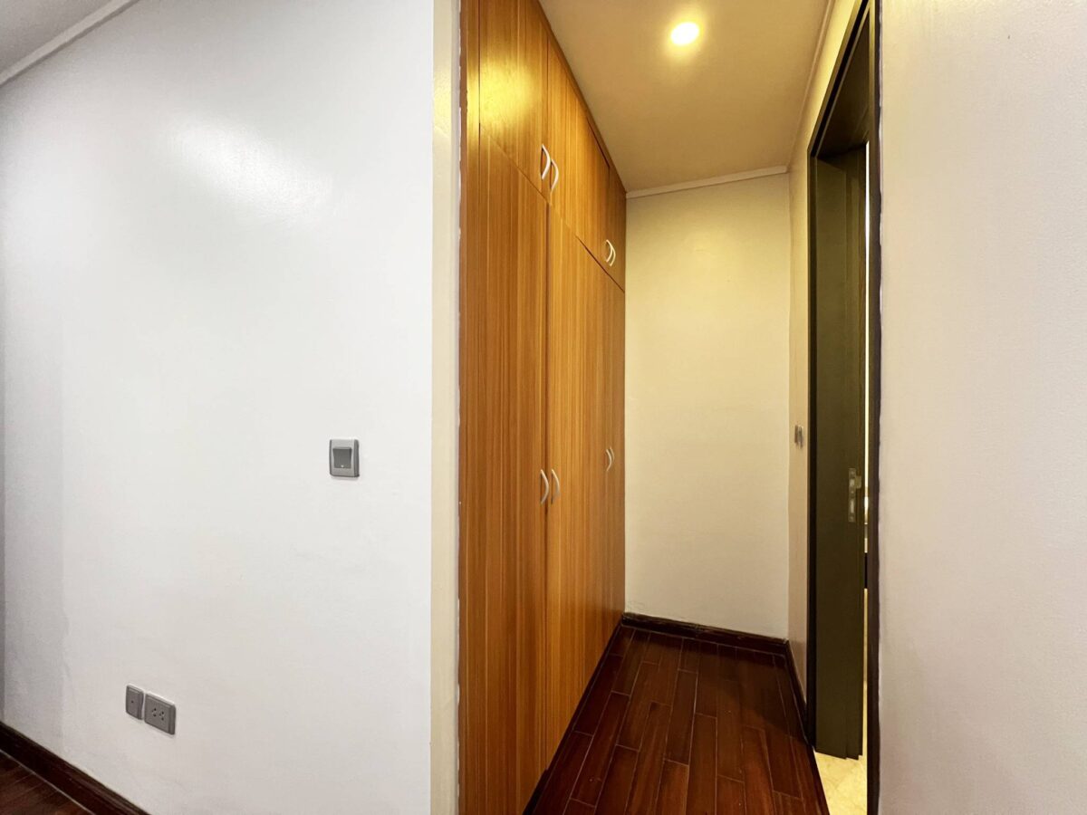 Well-renovated 4BRs267SQM apartment for rent in L2 Ciputra (23)