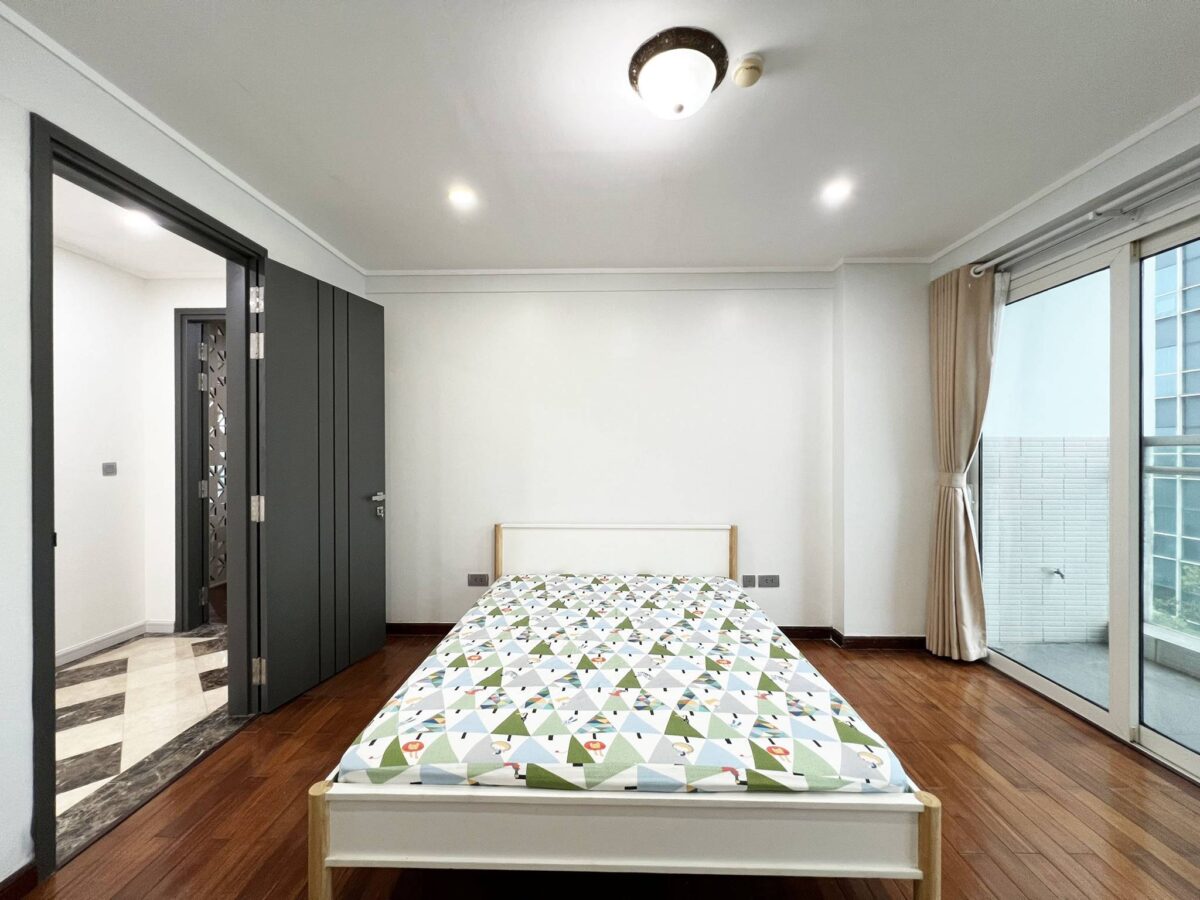 Well-renovated 4BRs267SQM apartment for rent in L2 Ciputra (26)