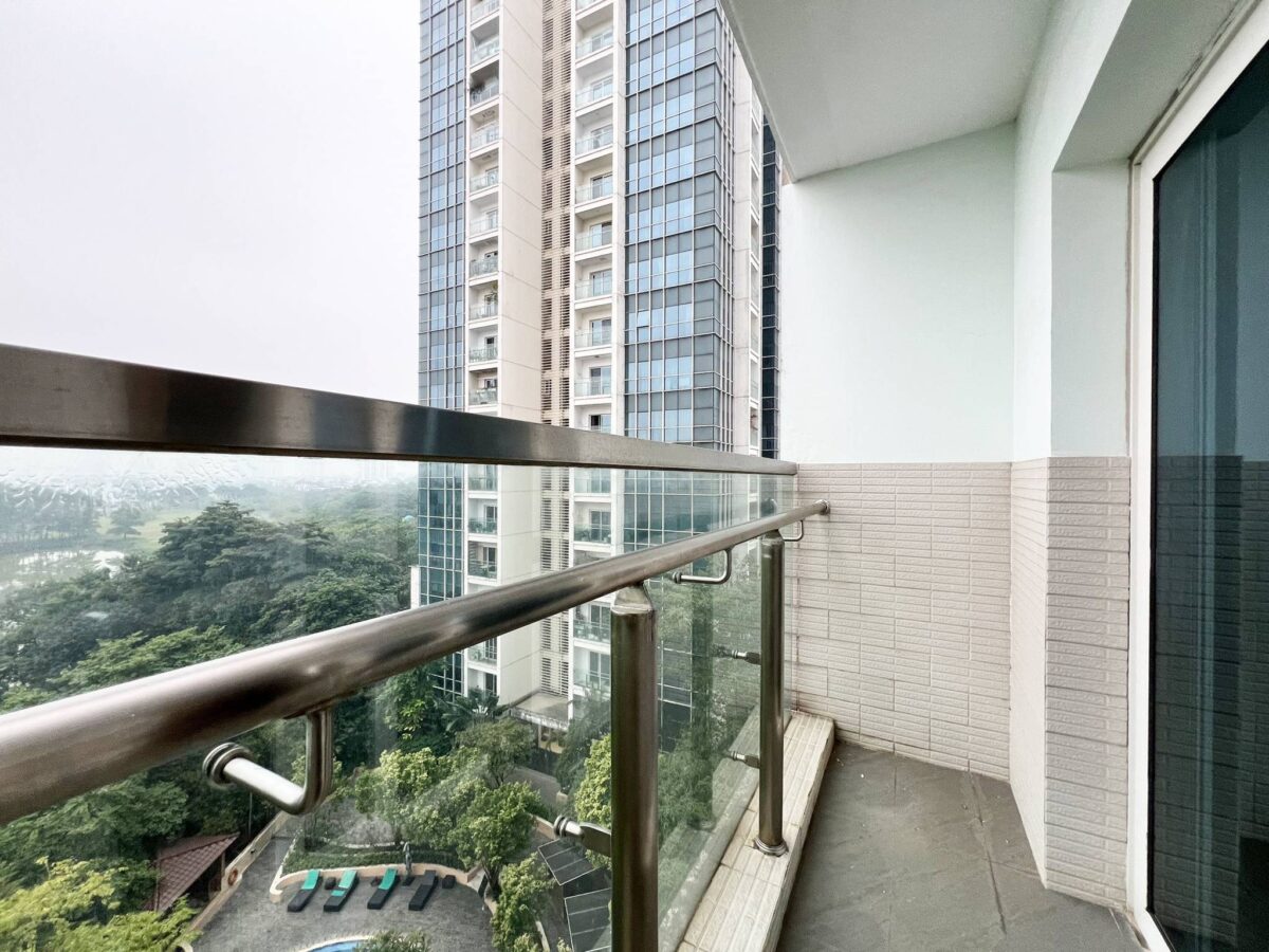 Well-renovated 4BRs267SQM apartment for rent in L2 Ciputra (34)