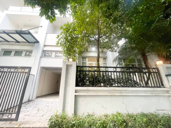 Modern-style 4-bedroom house at Ciputra for rent (1)