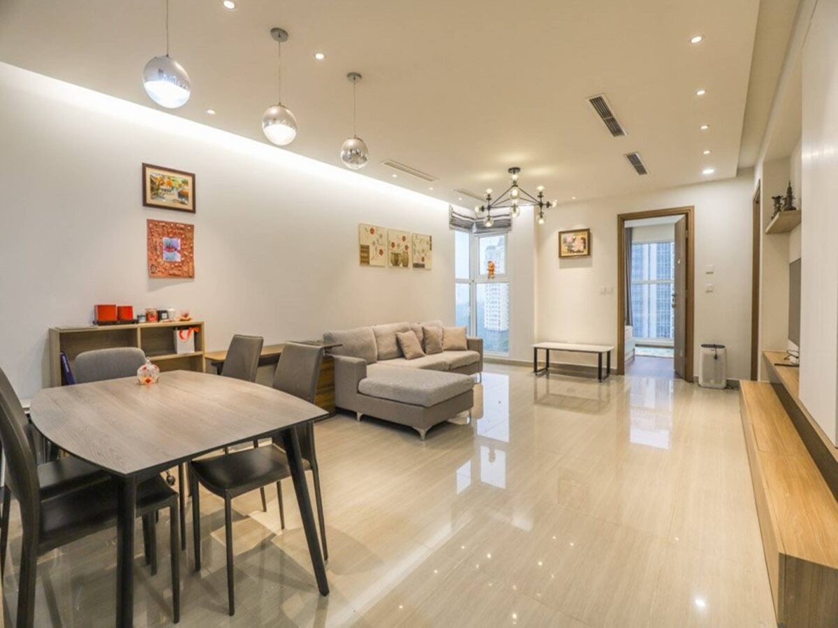 Splendid 3-bedroom apartment at L3 Ciputra for rent (4)