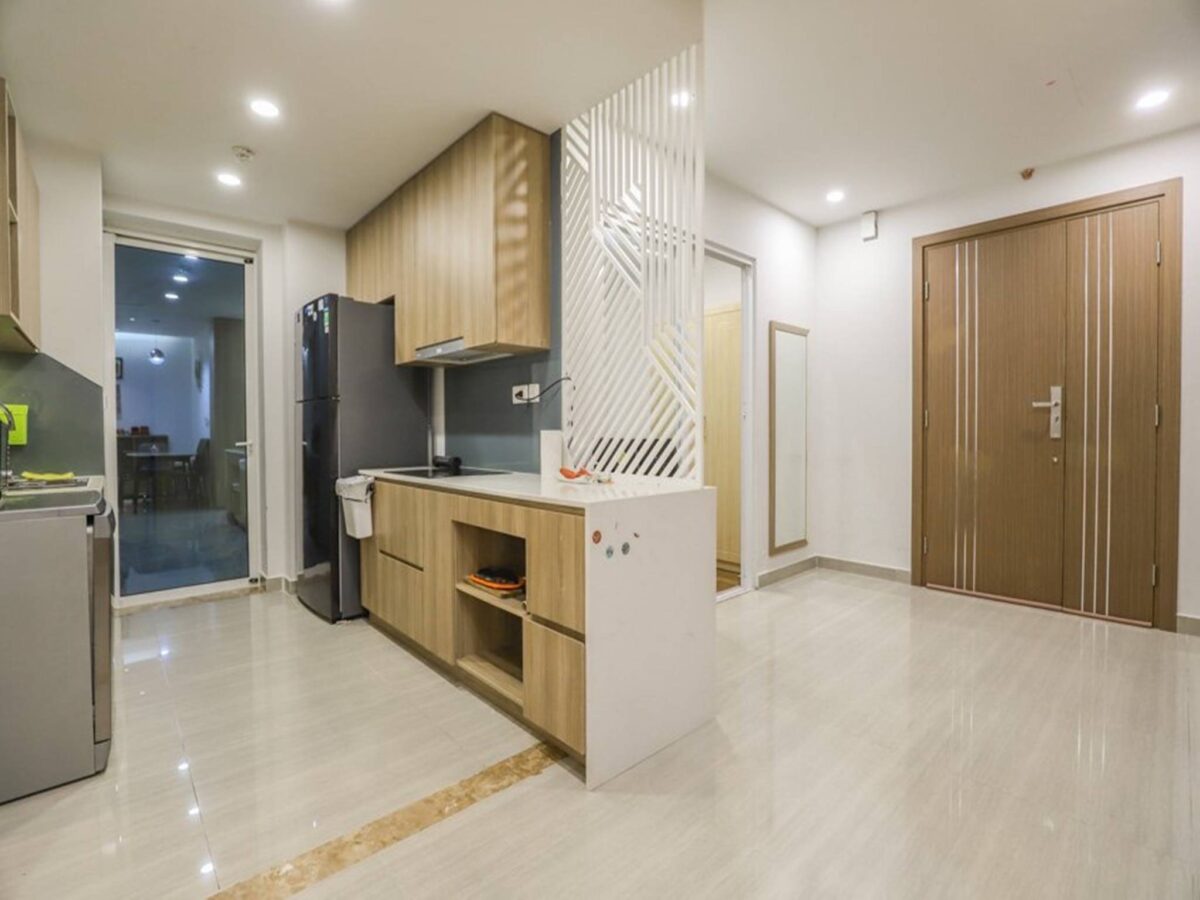 Splendid 3-bedroom apartment at L3 Ciputra for rent (6)