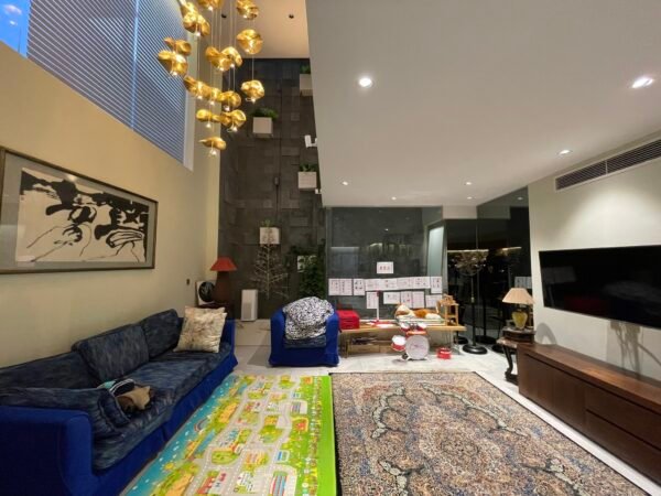 Beautiful 3-floor penthouse for rent at 292 Nghi Tam (2)