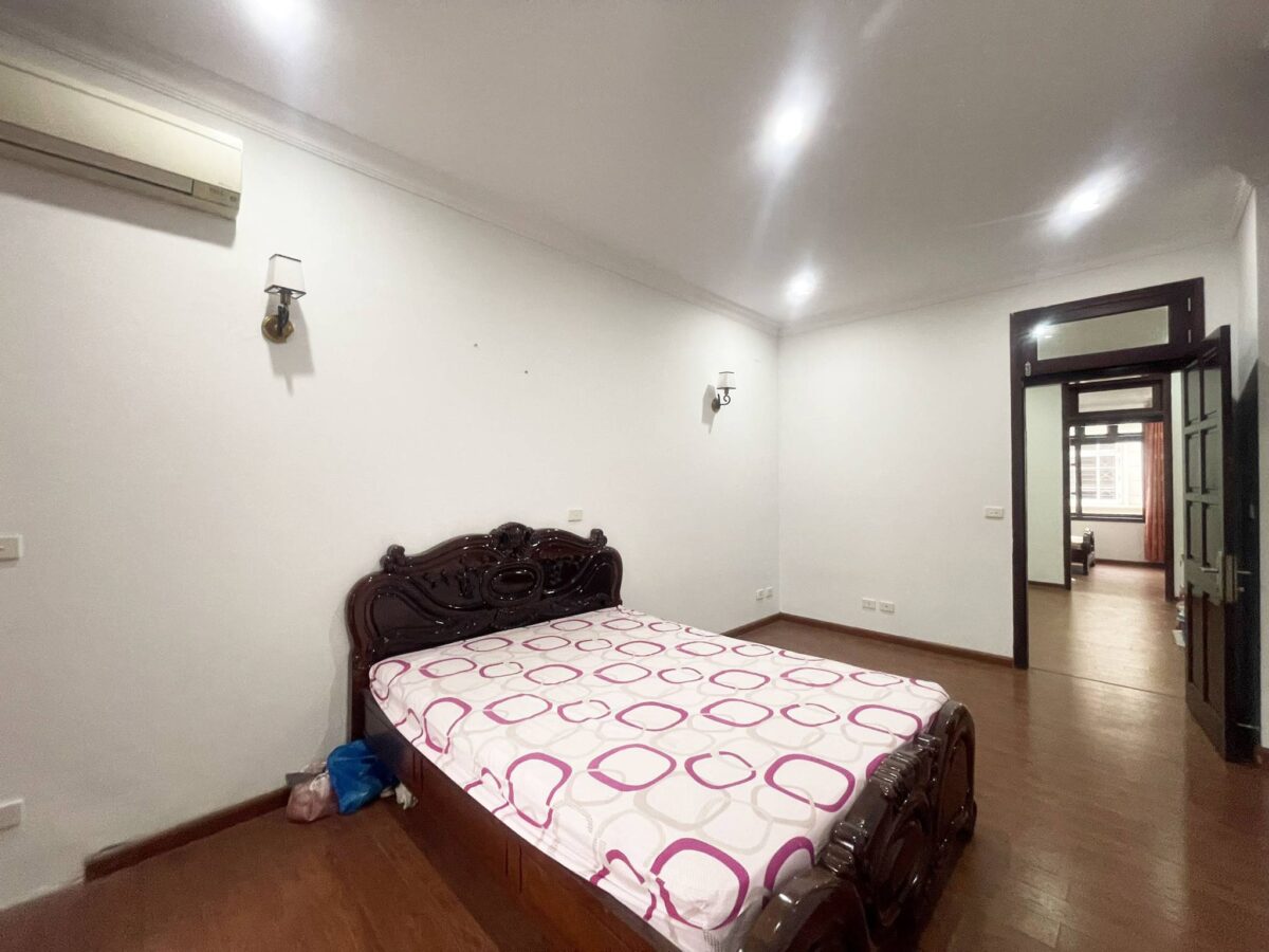 Cheap villa at C2 Ciputra for rent (15)