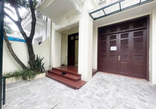 Cheap villa for rent at C2 Ciputra, close to SIS (1)