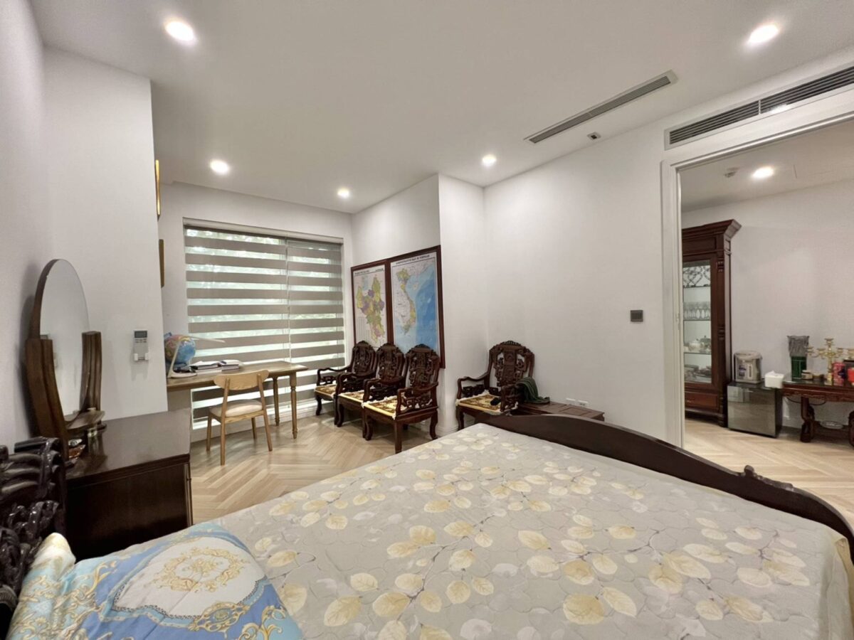 Fantastic 4-bedroom apartment at The Link Ciputra for rent (20)